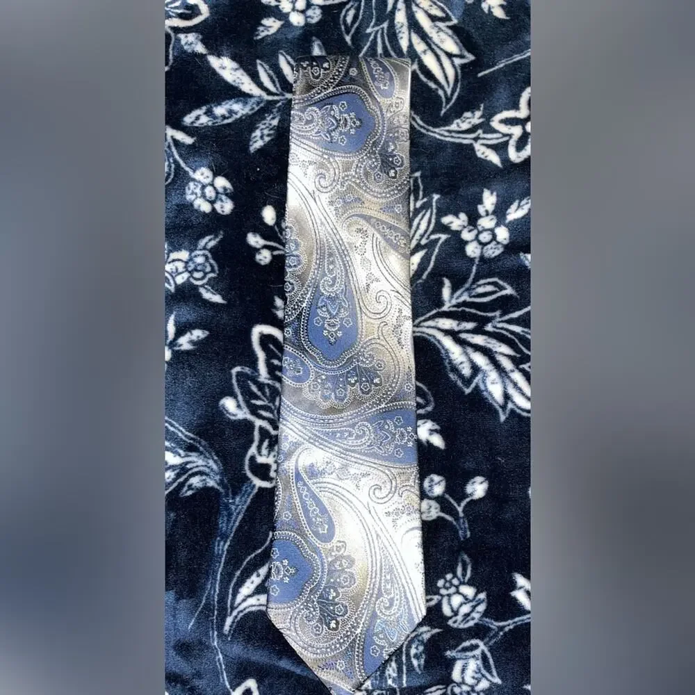 Pronto Uomo 100% Silk Blue Silver Paisley Print Necktie